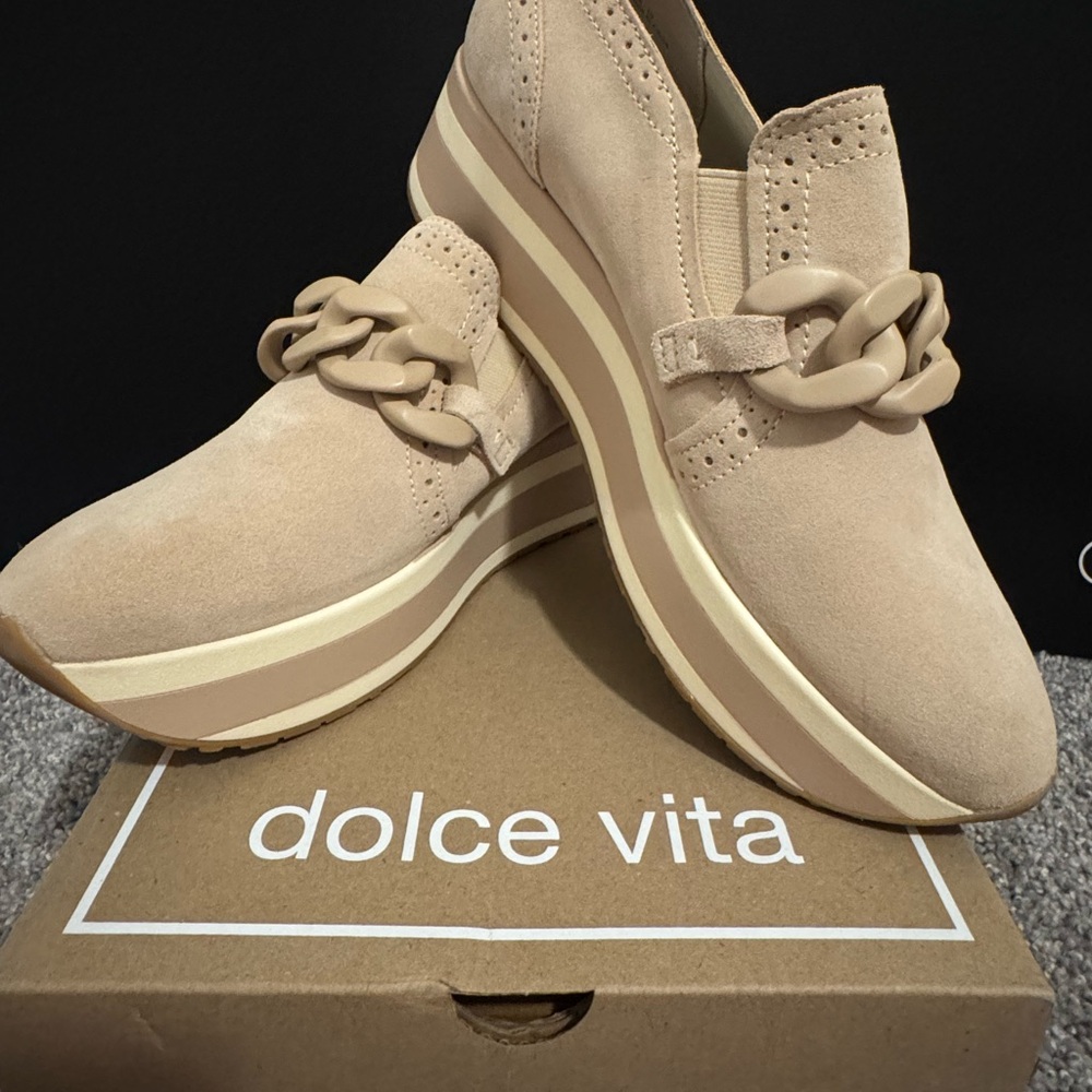Dolce Vita Jhenee Dune Suede Platform Shoes with Chunky Sole